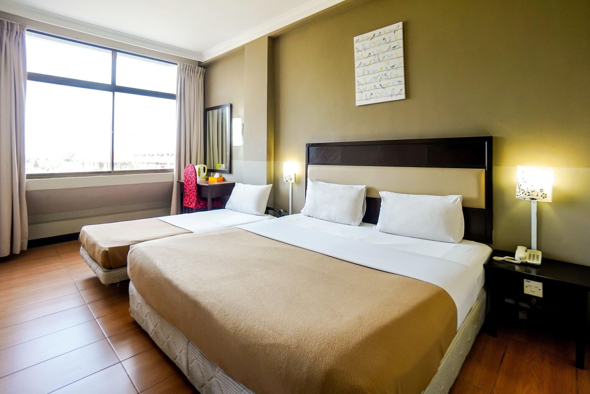 Lodge 18 Hotel Butterworth Bagian luar foto