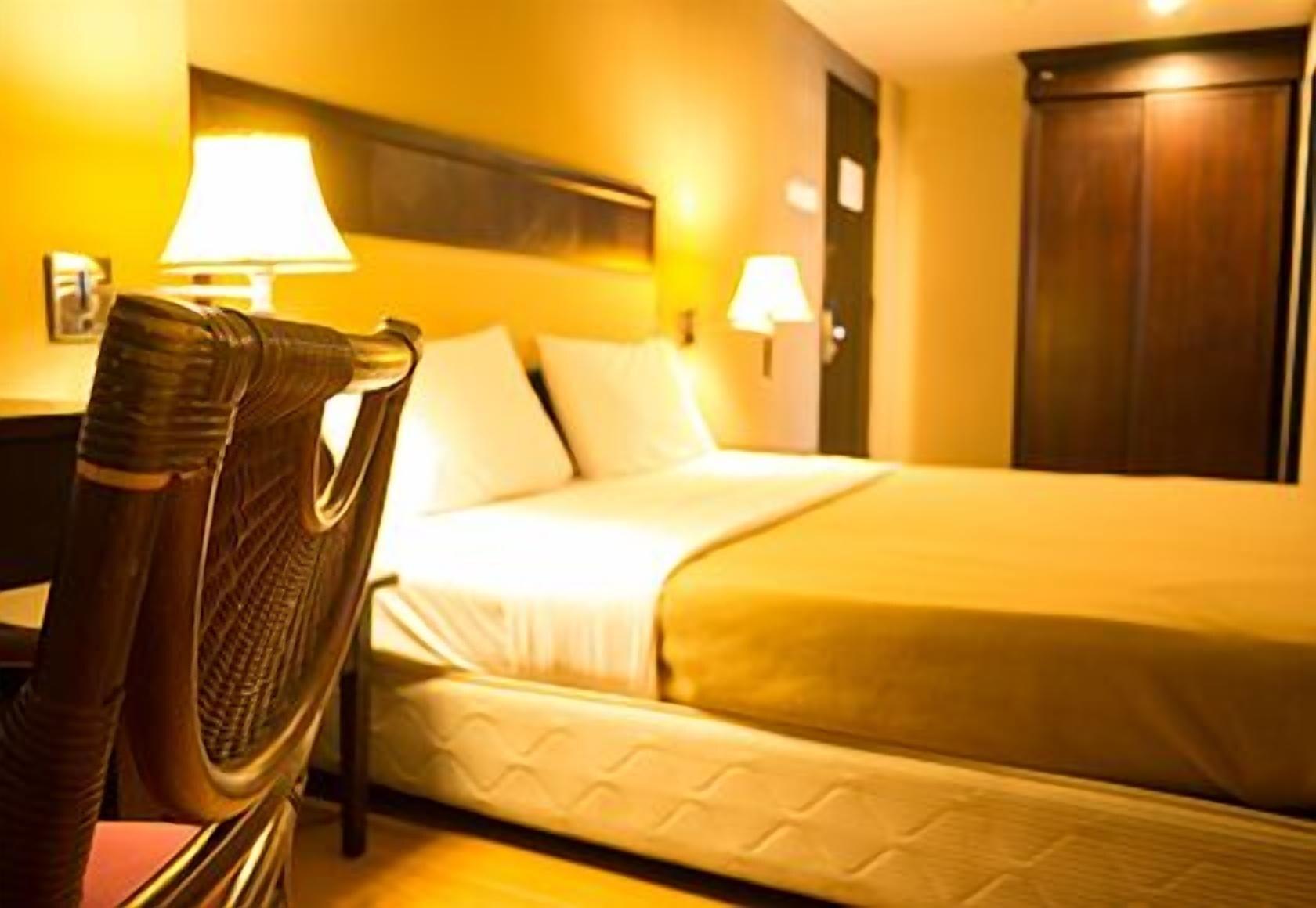 Lodge 18 Hotel Butterworth Bagian luar foto