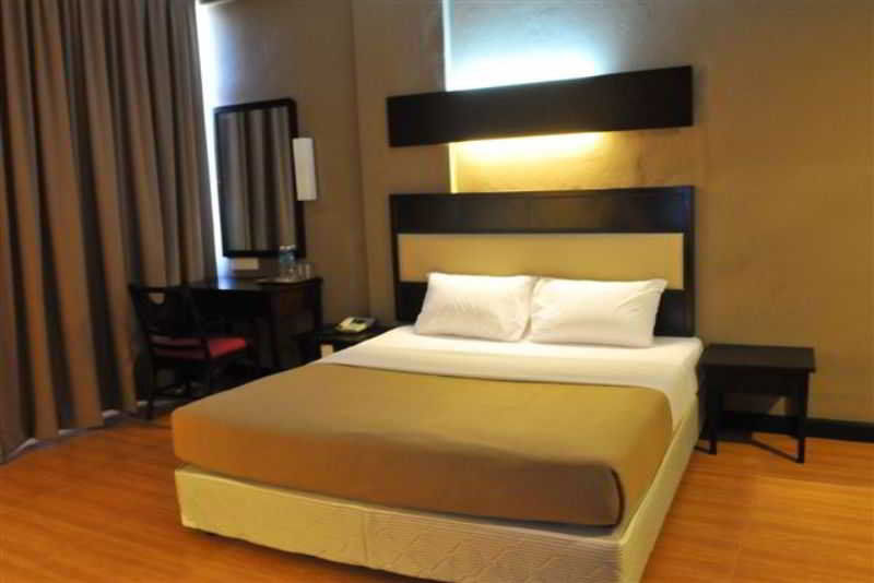 Lodge 18 Hotel Butterworth Bagian luar foto