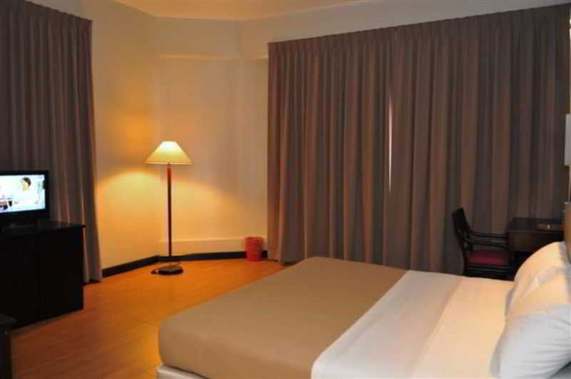Lodge 18 Hotel Butterworth Bagian luar foto
