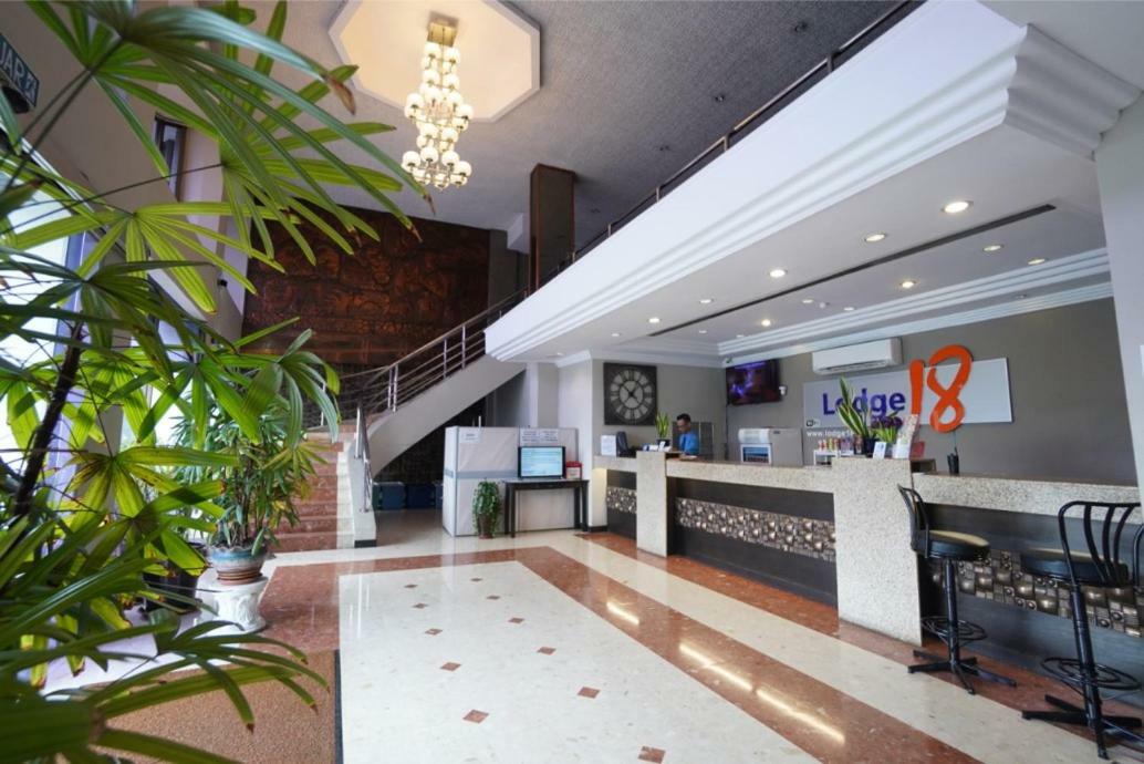 Lodge 18 Hotel Butterworth Bagian luar foto