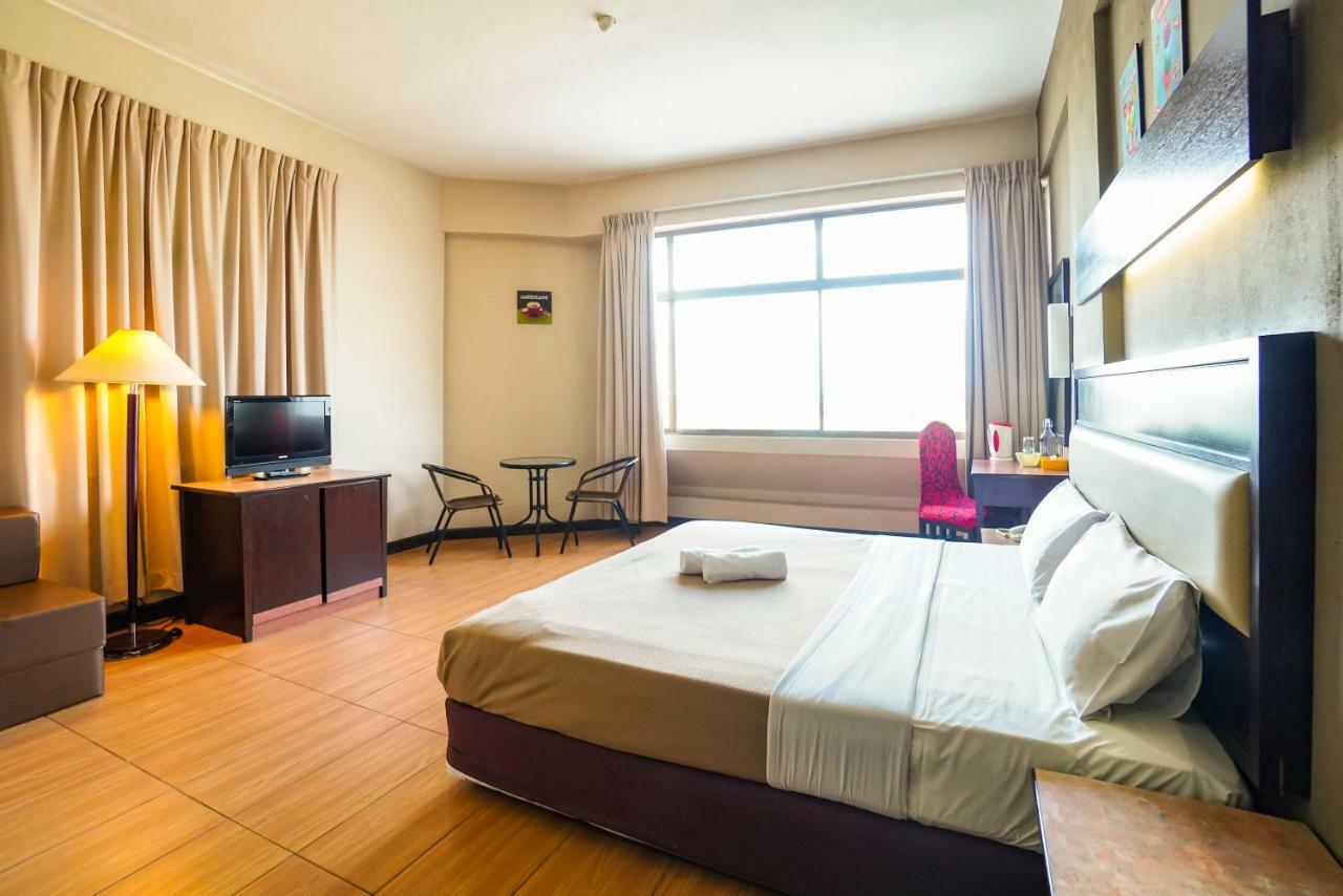 Lodge 18 Hotel Butterworth Bagian luar foto